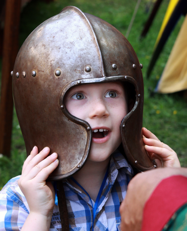 Staunen über den Helm